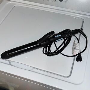 Bio Ionic Black Curling Iron 1.5”